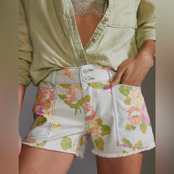 Pilcro Pants - Anthropologie Pilcro The Wanderer Low-Rise Floral Shorts Size 29